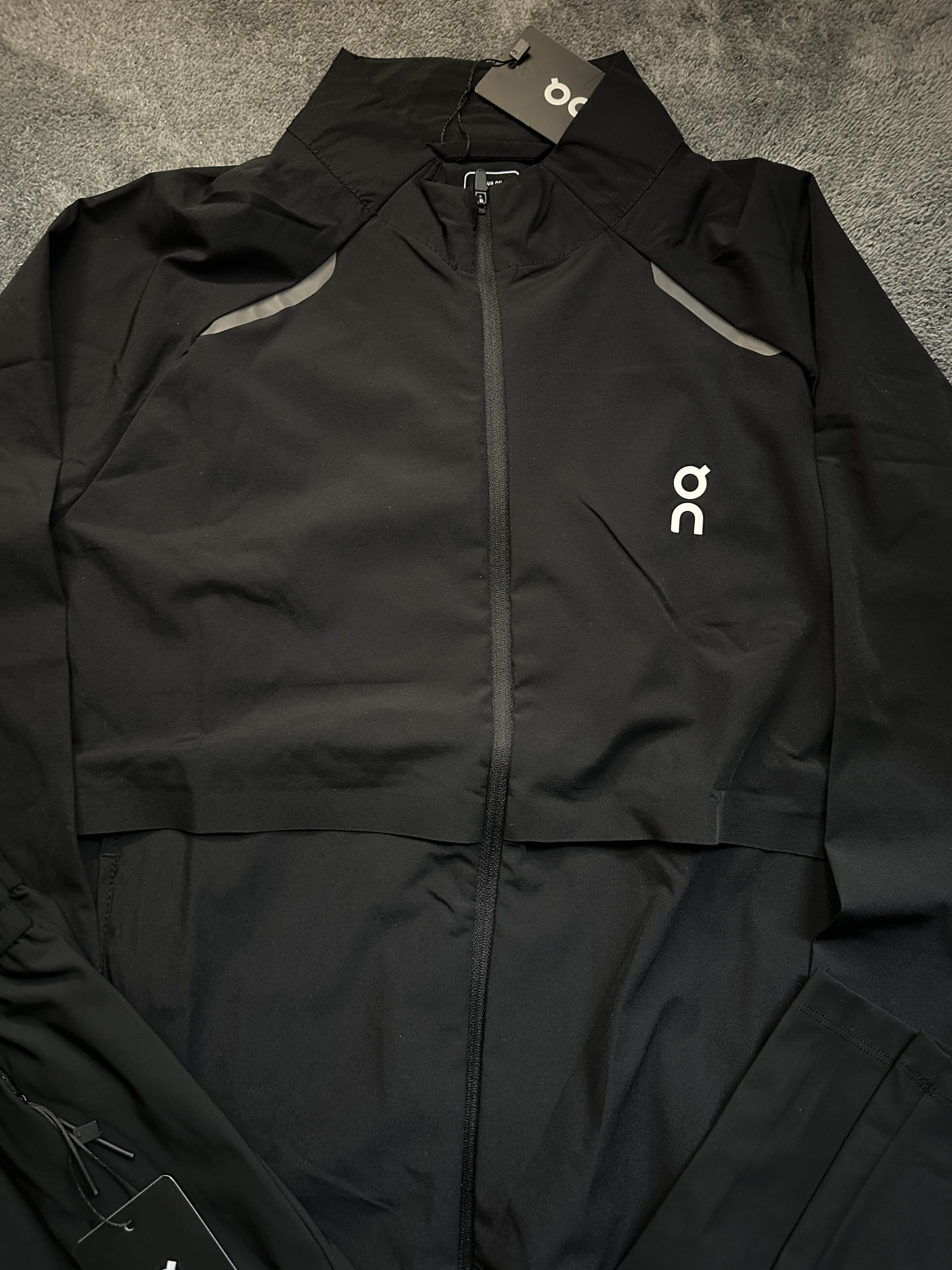 On Running Anzug Neu mit Etikett  Gr M